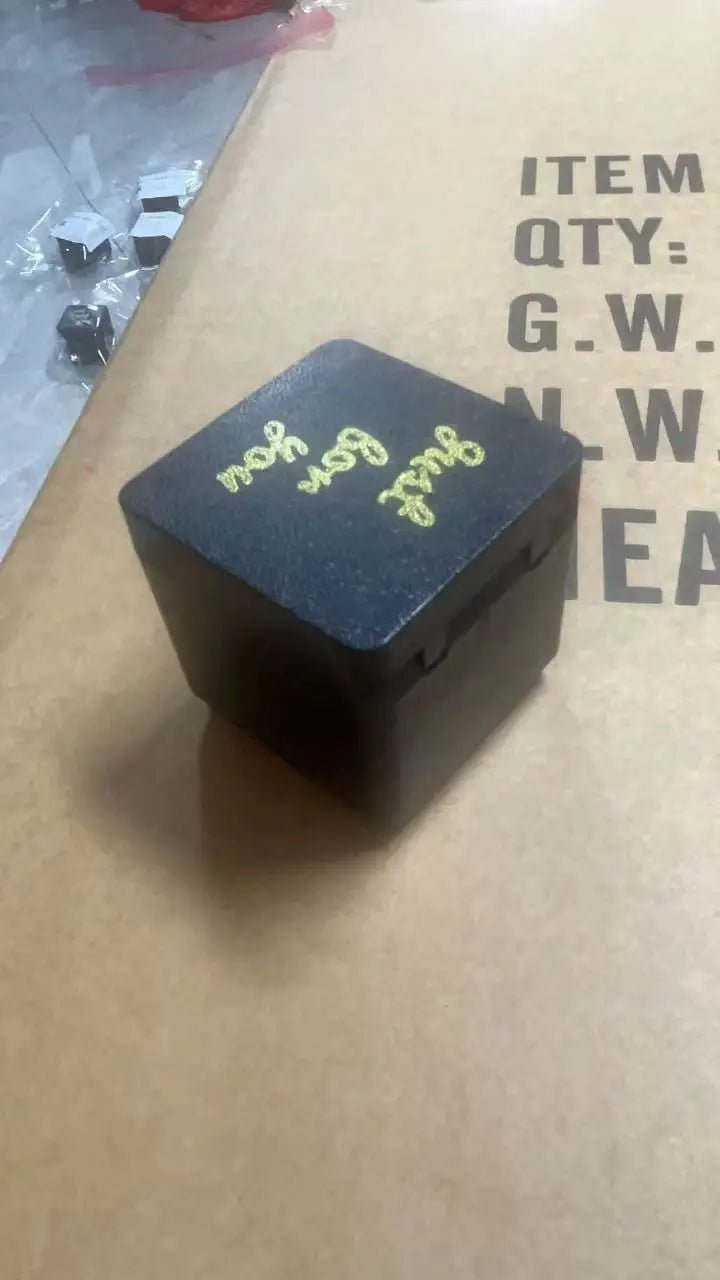 Christmas Novelty Gift Box – Creative Desk or Home Decoration, Fun Holiday Present-Serilas