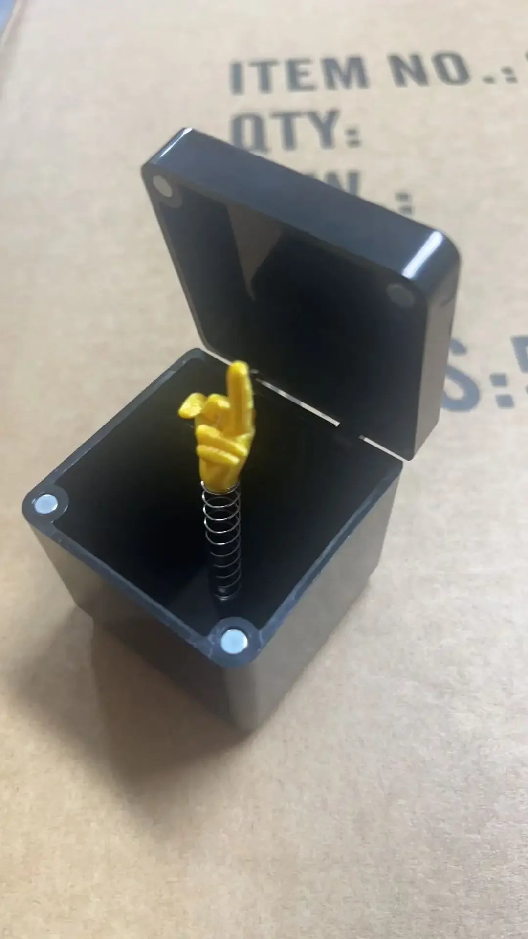 Christmas Novelty Gift Box – Creative Desk or Home Decoration, Fun Holiday Present-Serilas