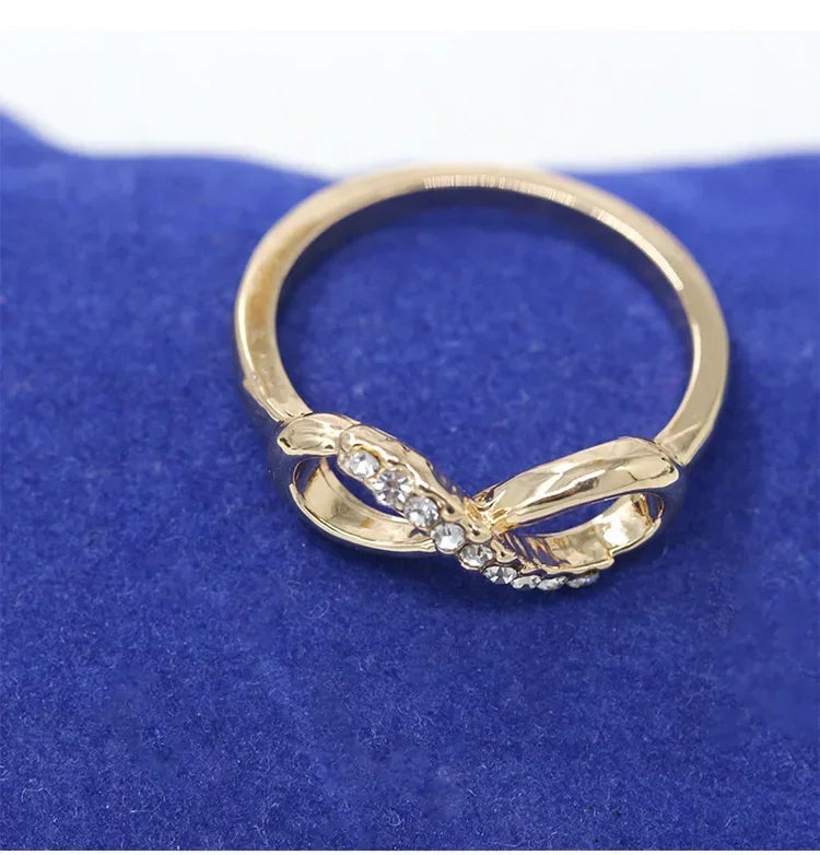 Fashion Inverted 8-shaped Crystal Studded Alloy Ring Women Versatile Crystal Twist Infinity Ring Jewelry ??????? ????????? ?????-Serilas